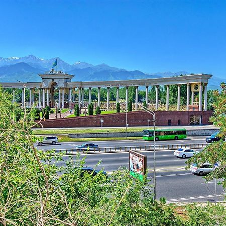 Apartment Near The President'S Park. Orbita-2 Almaty Exterior foto
